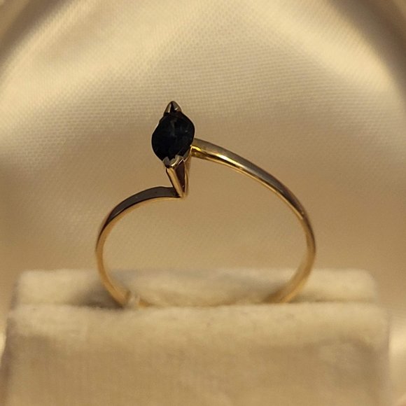 14K Gold Ring with gemstone ( saphire) - Picture 12 of 13